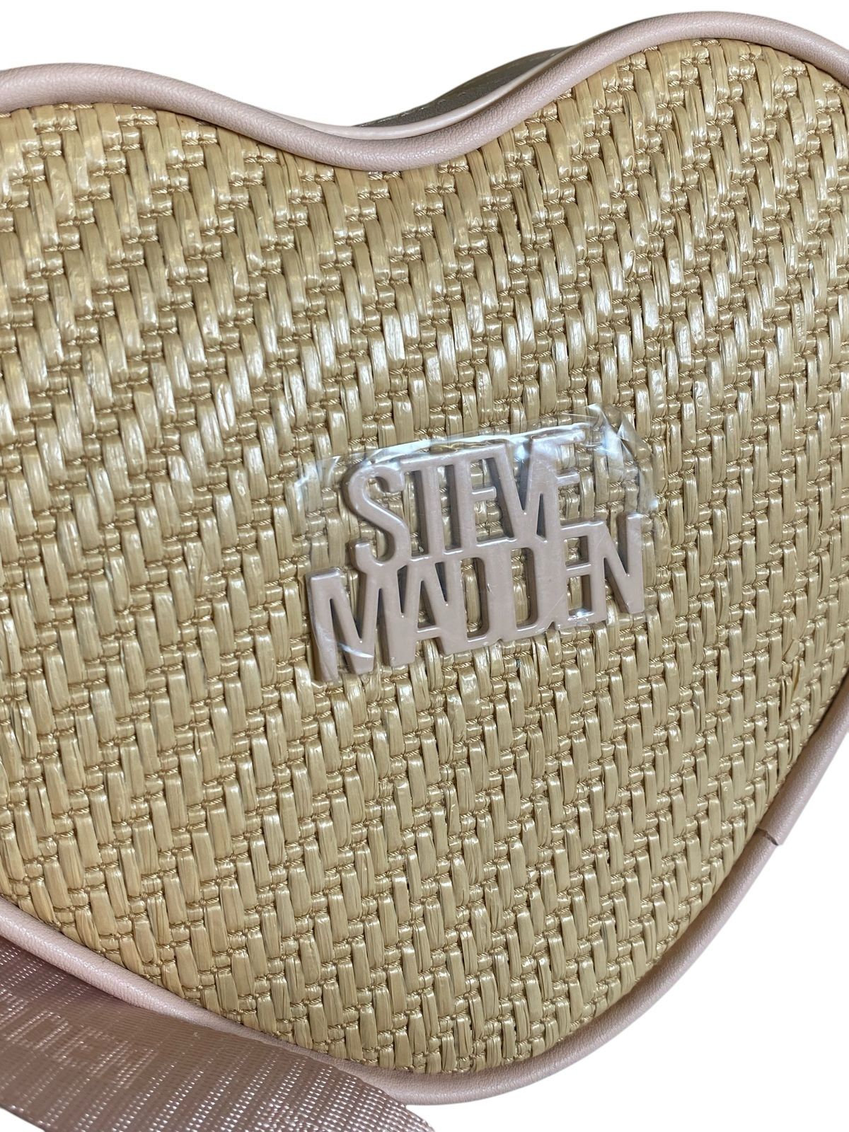 Bolsa Steve Madden Corazón Tejida - Color Beige con Correa Ajustable